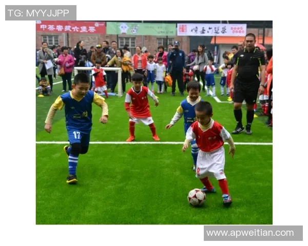 三里屯足球球星卡专卖店开启足球迷梦想之旅 品味独特收藏魅力